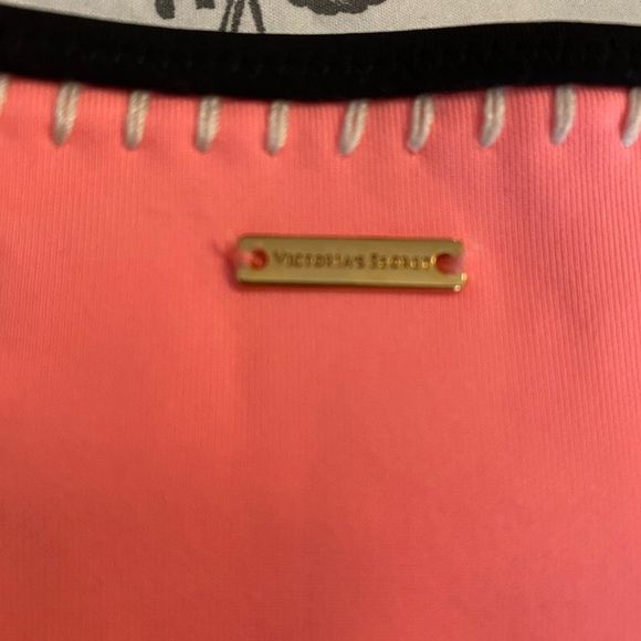 Victoria’s Secret Bikini with Crotchet Detailing Size M/L - Picture 6 of 10